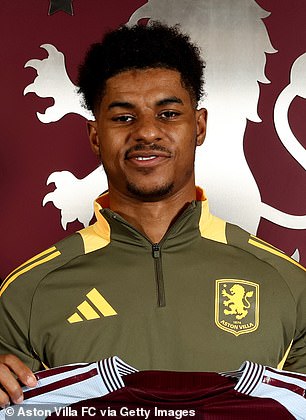 Neki su privukli usporedbu s neobjašnjivim slikama kada se u siječnju pridružio Aston Vili na posudbi