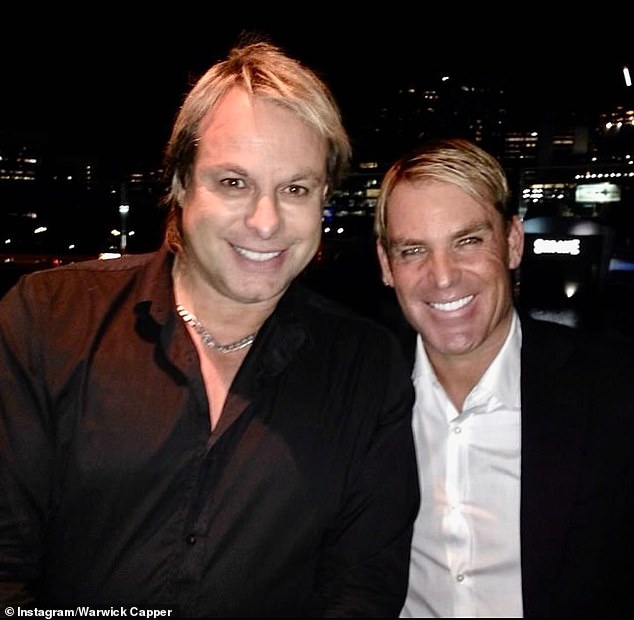 Capper (na slici s ikonom kriketa Shane Warne) rekao je ranije u godini da je 