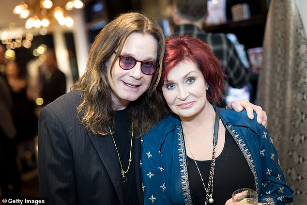 Glazbena legenda, nadimak Princ of Darkness, udala se za svoju drugu suprugu Sharon Osbourne, koja mu je pomogla da se pretvori u uspješnog solo umjetnika, a par je zajedno imao troje djece (na slici zajedno 2017.)