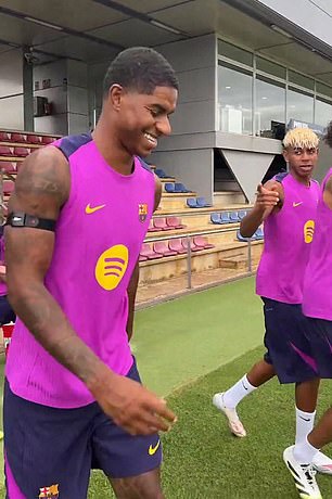 Rashford se nasmije dok se povezuje s Barcelonom Superstar Lamine Yamal