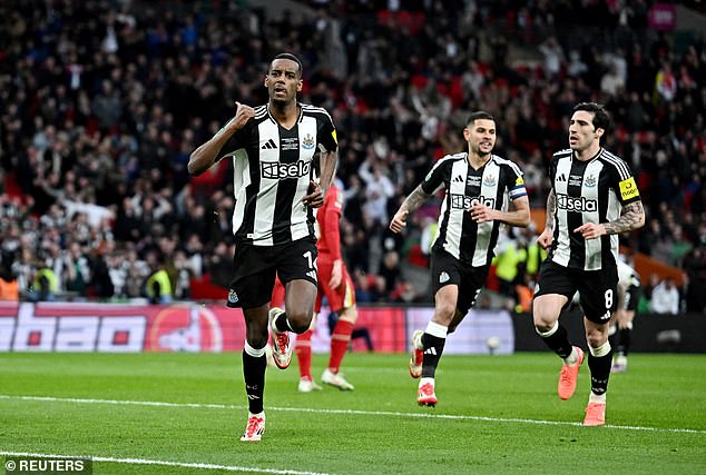 Isak je odigrao glavnu ulogu u Newcastleu, završavajući 70-godišnju čekanju domaćeg srebrnog pribora, postigavši svoju pobjedu Carabao Cupa nad Liverpoolom prošle sezone