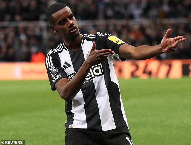 Isak nije otputovao u Singapur sa momčadi usred njegove ozljede i Liverpoolovog interesa