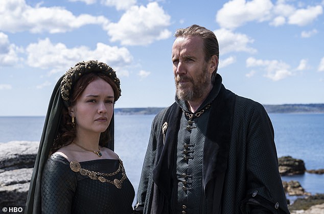 Drugdje je Rhys nedavno glumio u Prequel Game of Thrones, House of the Dragon, kao Otto Hightower