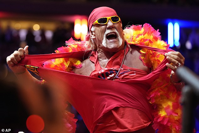 Izvor je rekao dailymail.com da se ikona WWE pokušava vratiti na '100 posto' nakon operacija vrata i leđa; Gledano 2024. u NYC -u