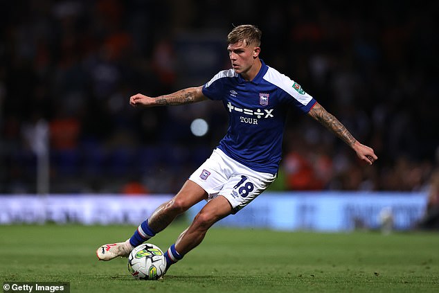 24-godišnji branič nije igrao od zajma u Ipswichu u kampanji 2023-24