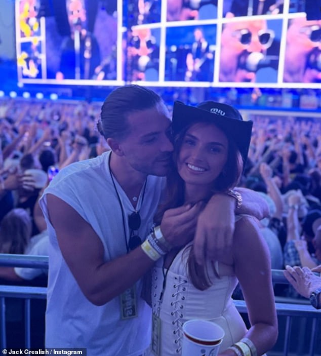 Jack je u posljednje vrijeme uživao u nizu zabavnih aktivnosti i putovanja, a u istom je postu podijelio i nekoliko fotografija iz Oasisovog Manchester Showa