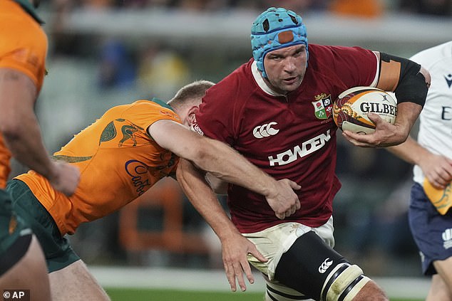 Impresivni oblik Tadhg Beirnea u nizu dolje pod nastavkom dok je vozio lavove naprijed