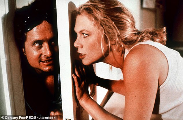 U ružama preuzimaju glavne uloge, igrali su prvi put Michael Douglas i Kathleen Turner, na slici