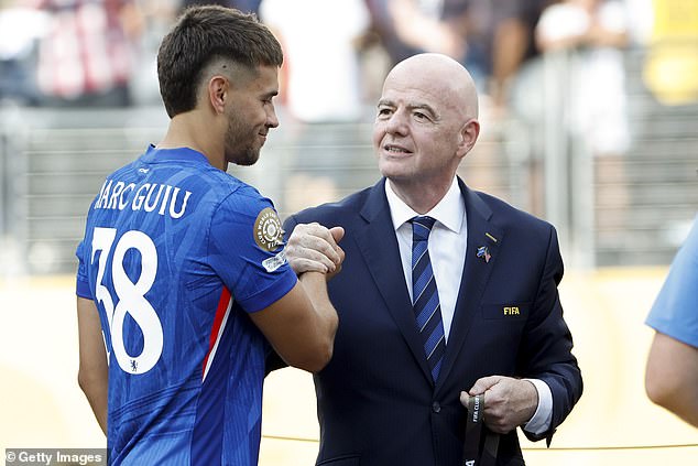 Uoči finala natjecanja, FIFA je održala sastanak za rješavanje problema zbog dobrobiti igrača i minimalno trodnevne pauze izvan sezone su dogovoreni