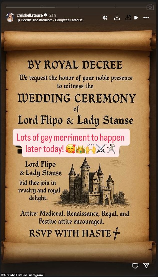 Poziv za mladenke i mladoženja glasi: 'Kraljevskim dekretom tražimo čast vaše plemenite prisutnosti da svjedočimo ceremoniji vjenčanja Lord Flipo & Lady Stane. Lord Flipo & Lady Stause se licitiraj u Revelry i Royal Delight. Potaknuto je srednjovjekovno, renesansno, regalno i svečano odjeće. RSVP s žurbom! '