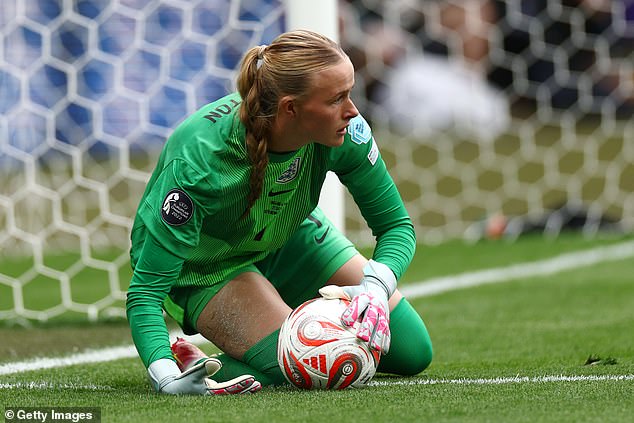 Hampton je u ponedjeljak podijelio na Instagram kako bi podijelio dirljivu počast svom djedu