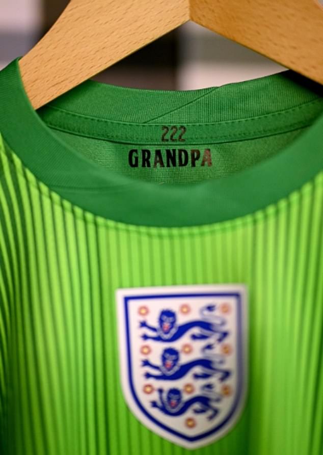 Objavila je i sliku svog dresa, koja je ispod njenog odreda napisana riječ 'djed'