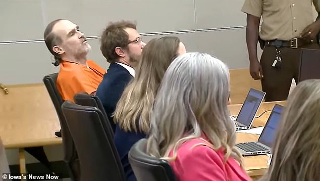 Lewis, 55, priznao je krivnju za proganjanje i uznemiravanje na sudu. Također mu je naređeno da se drži podalje od igara na groznici