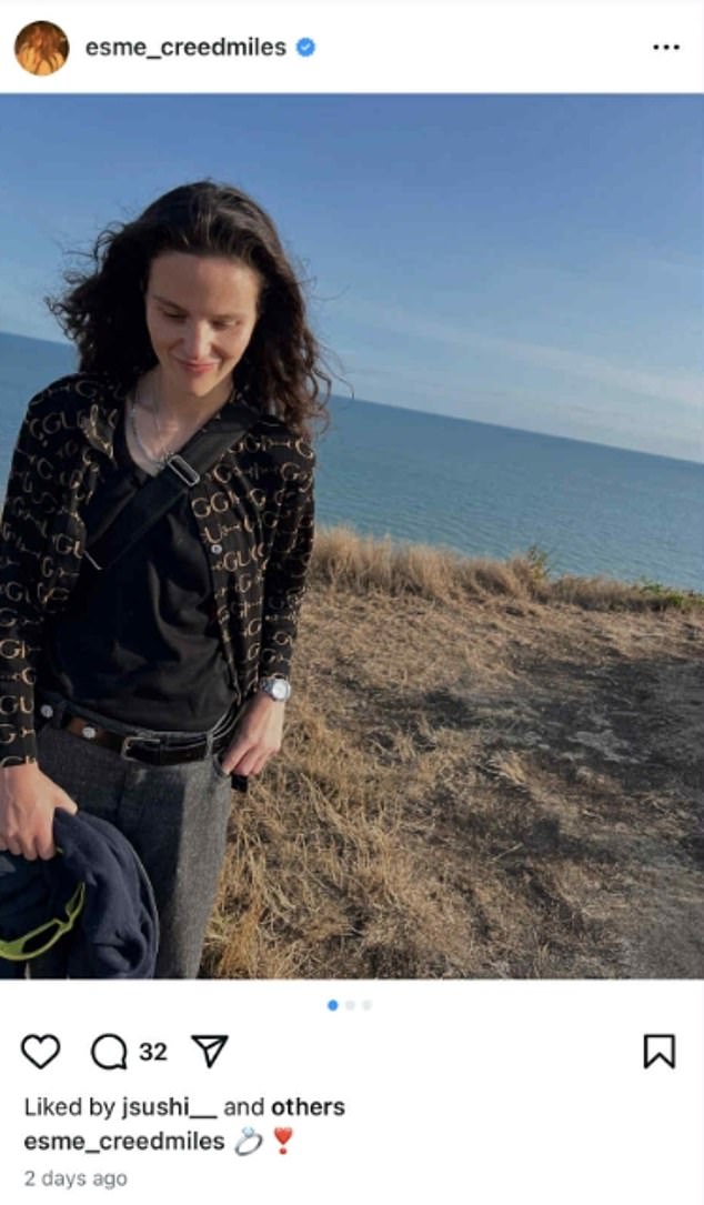 Esme Creed-Miles objavila je sliku svoje zaručnice Daisy, možda na Instagramu napisanom zaručničkim prstenom i ljubavnim srčanim emojisima, što je potaknulo mnogo nagađanja koje par planira vezati čvor