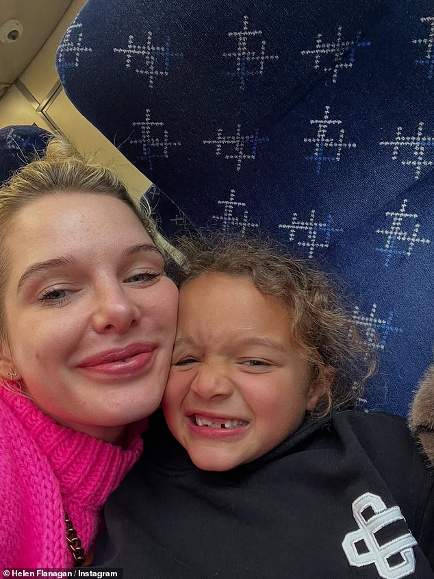 Glumica, 34, koja dijeli Matildu, devet, Delilah, šest, i Charlie, tri, sa svojim bivšim zaručnicama Scottom Sinclair, priznala je da je 