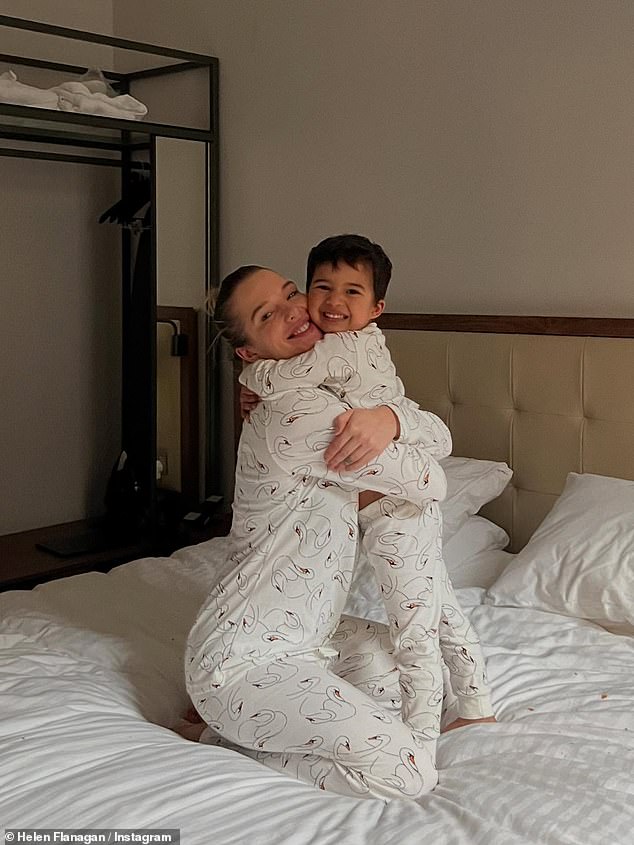 Dijeleći niz fotografija sa svojom djecom, napisala je Instagram ažuriranje: 'Osvrnula se na neka od mojih najdražih vremena s djecom ove godine x'