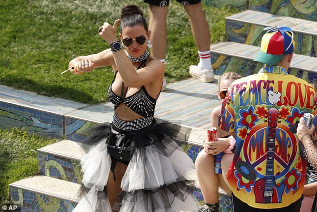 U postu kojeg je podijelio sudionik Tomorrowland -a, prikazana je svjetska karta s lokacijama koje su kružile kako bi pokazale gdje će osnovna pozornica putovati sljedeće godine