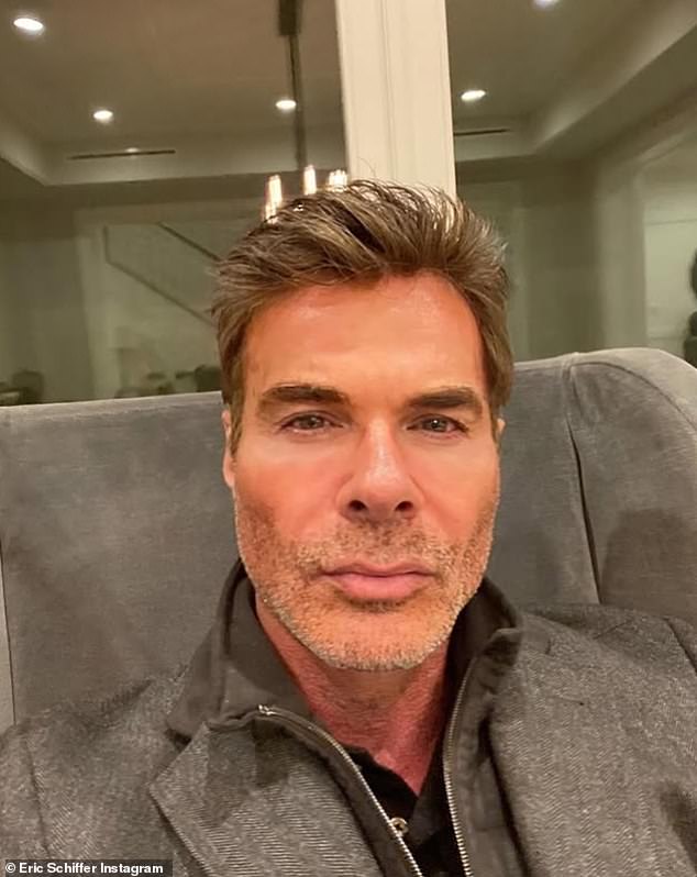 Crisis PR stručnjak Eric Schiffer (na slici gore) nije izmijenio riječi o rizicima Sweeneyjevog neodgovora u intervjuu za DailyMail.com, jer je njezinu tišinu nazvao 