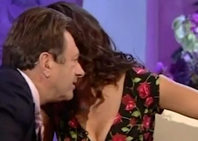 Myleene je ranije govorila o susretu 2017. godine, kada je nazvala Harveyja kao muškarca koji joj je ponudio 'seksualni ugovor' tijekom ručka šapućući njegovo ime u uhu Alana Titchmarsha tijekom TV intervjua.