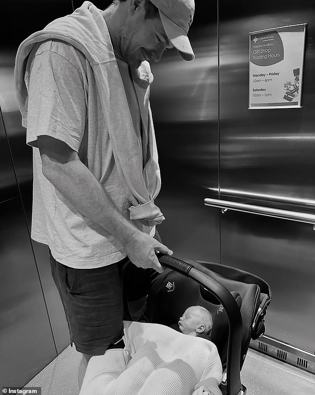 34-godišnja bivša zvijezda Geelong Cats i njegova supruga Madi otkrili su uzbudljive vijesti društvenim medijima početkom ovog tjedna dijeleći slatku galeriju fotografija