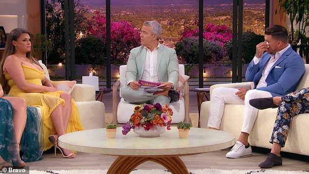 Ona je tvrdila da je postao 'izuzetno agresivan' kad je saznao da se spojila s njihovim zajedničkim prijateljem usred razdvajanja