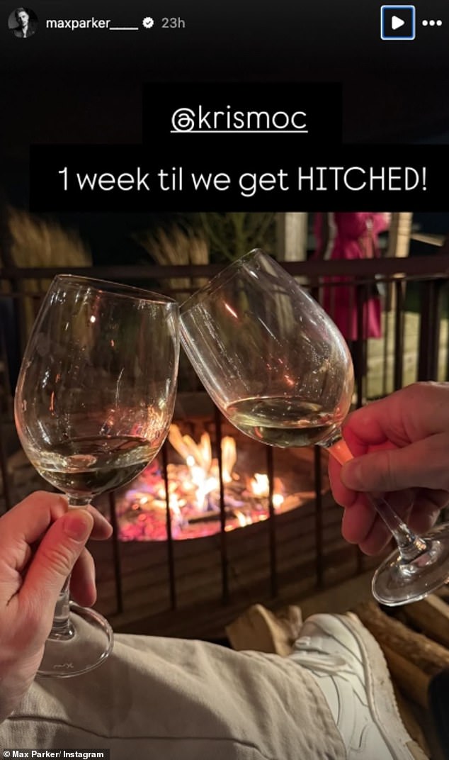 Negdje drugdje Max je podijelio sliku vinskih čaša dok su sjedili uz vatru, Max je napisao: 