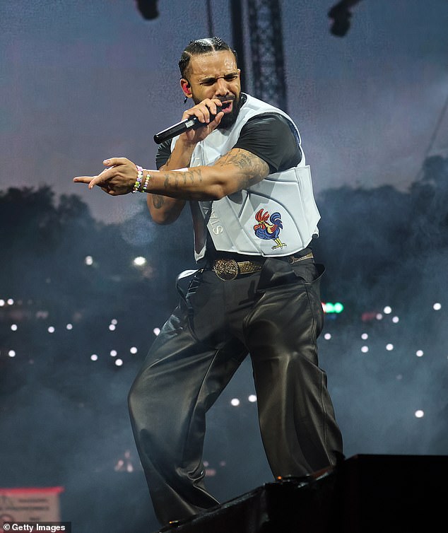 Kanadski reper, koji je bio u Australiji zbog svoje turneje Anita Max Win u veljači, naglo je odgodio emisije u Brisbaneu, Sydney i Aucklandu, uz obećanje o odgoju