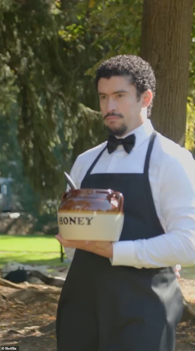 35-godišnja NFL zvijezda pojavljuje se u nastavku kao vatreni maoni d 'koji puca Oscara, busboy kojeg glumi Bad Bunny