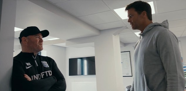 Brady je viđen kako promatra Rooneyjev sastanak i trening tima, a kasnije je napomenuo da je zabrinut za predanost bivšeg junaka England Heroesa