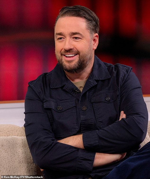 Komičar je trebao u srijedu izvesti svoju emisiju A Manford All Seasons u Hertfordshireu prije nego što je najavio da je 