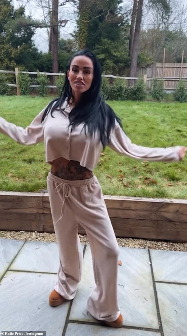 Bivši model glamura, 47, izazvao je zabrinutost obožavatelja zbog brzog mršavljenja posljednjih mjeseci, otkrivši da je u lipnju težila samo 7st 12 lb