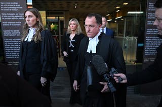 Obrambeni tim Erin Patterson (LR) Barrister Sophie Stafford, odvjetnik Ophelia Holloway i Barrister Colin Mandy SC napuštaju Magistralni sud Latrobe Valley u Morwellu, Victoria