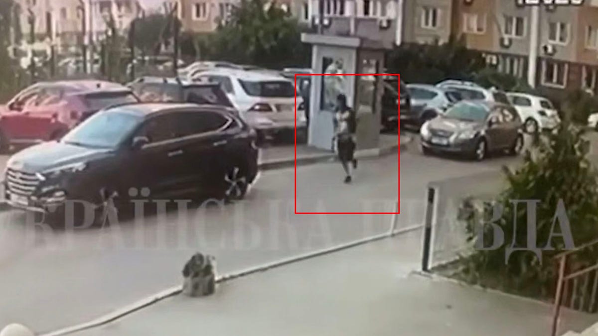 Osoba pucana ispred Ukrajinske stambene zgrade