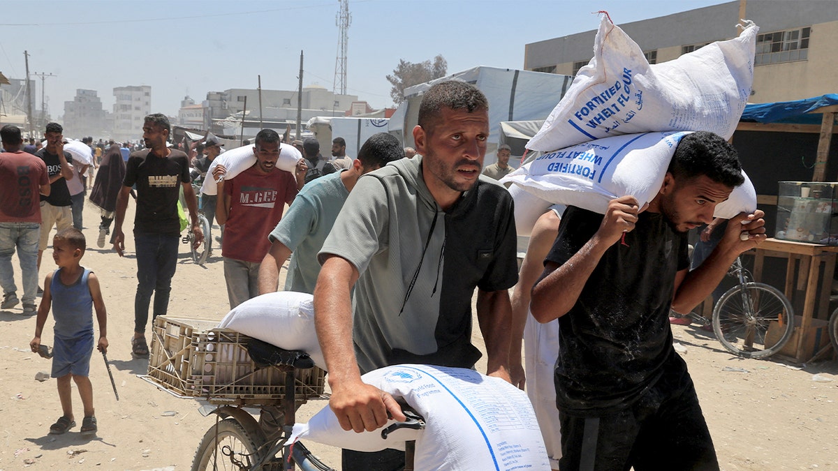 Palestinci dobivaju humanitarnu pomoć