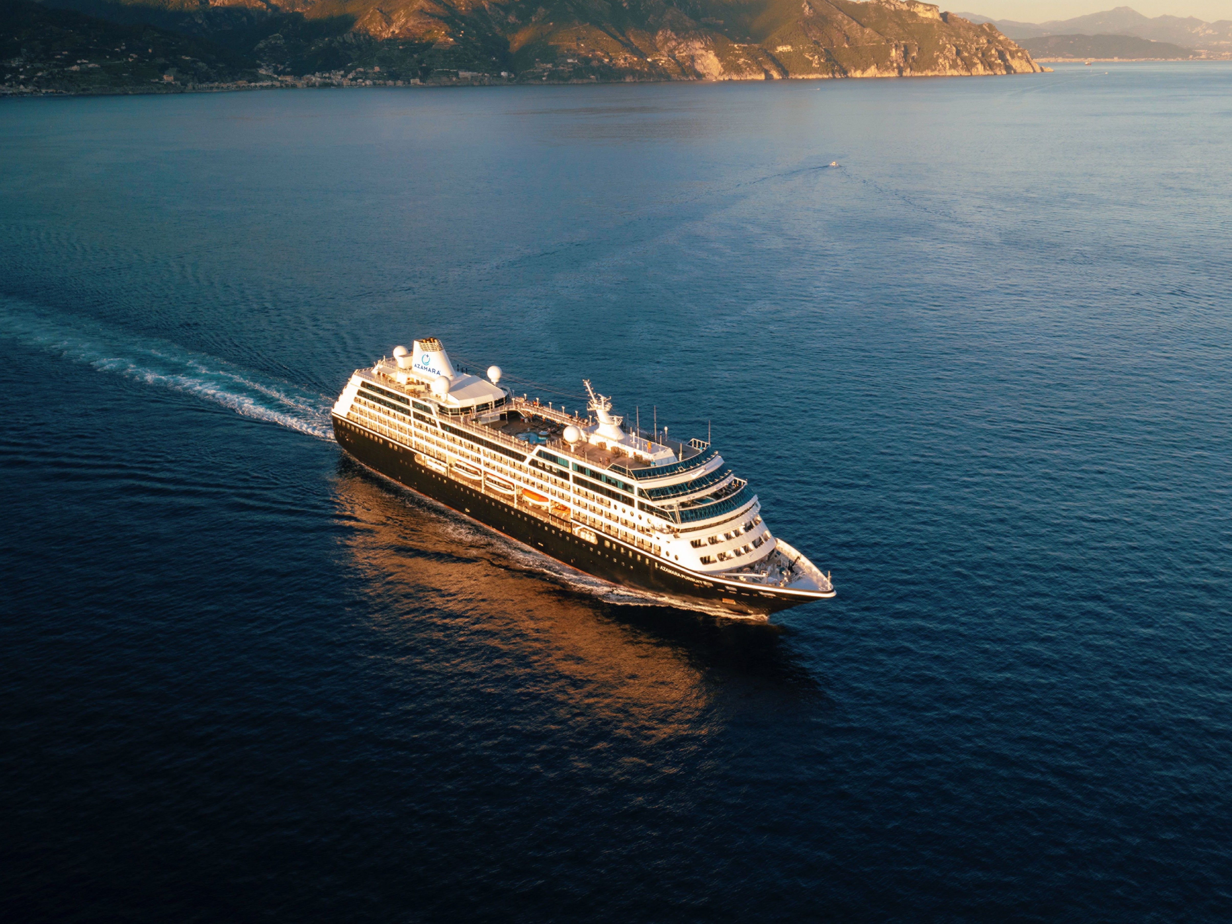 Azamara srednje veličine pruža dugi boravak u manjim lukama