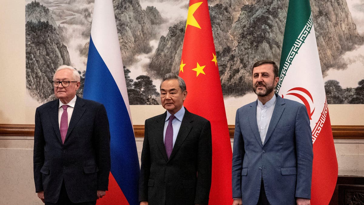 Iranski, kineski i ruski dužnosnici sastaju se.