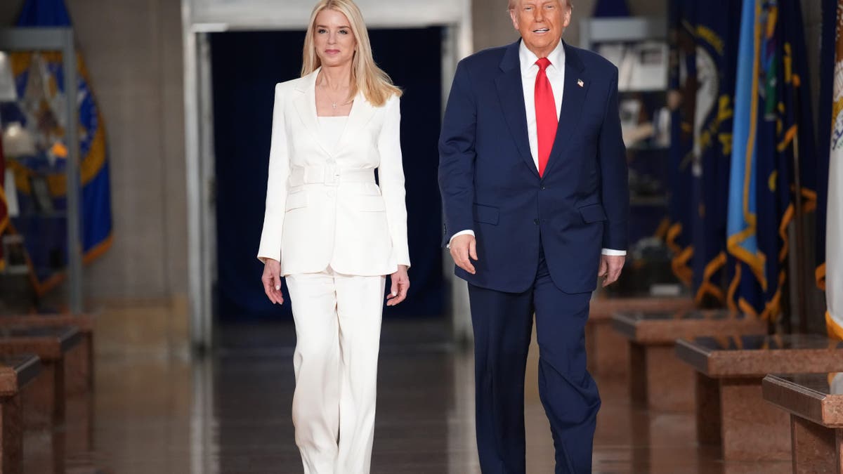 Trump hoda s Pam Bondi