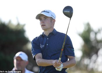18-godišnji amater Connor Graham ima Paul Lawrie u svom kutu ispred Dream Open Bow u Royal Portrush