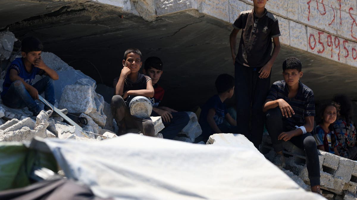 Palestinci koji čekaju hranu
