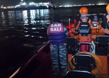 43 ljudi koji su nedostajali nakon potonuća trajekta u blizini Balija u Indoneziji dok spasioci pretražuju