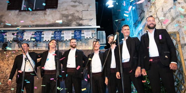 59. FDK OMIŠ Bošket ispisao dio povijesti, klapa Omiš se vratila u velikom stilu