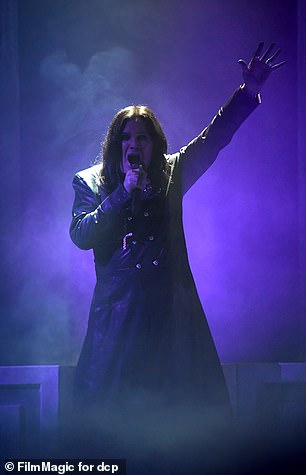Pjevačica na pozornici na American Music Awards 2019