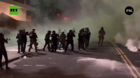 Američka policija sukoba s Antifa u blizini pritvorskog centra migranata (videozapisi)