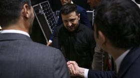 Zelensky se kreće zadržati predsjedničke sile