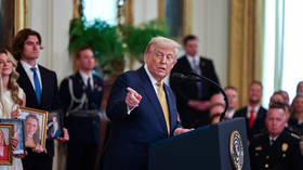 Samo 'glupi ljudi' brinu o epsteinskim dosjeima - Trump