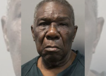 80-godišnji muškarac optužen za premlaćivanje supruge 78, do smrti čekićem nakon svađe nad svojim liječnikom