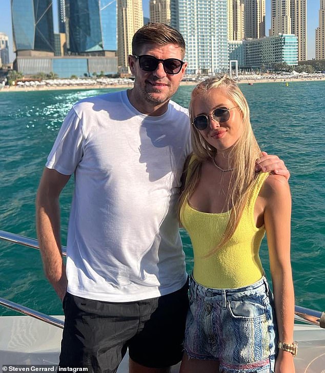 Najstarije dijete bivšeg nogometaša Engleske objavilo je da očekuje svoje prvo dijete u siječnju (Lilly je slikana s ocem)