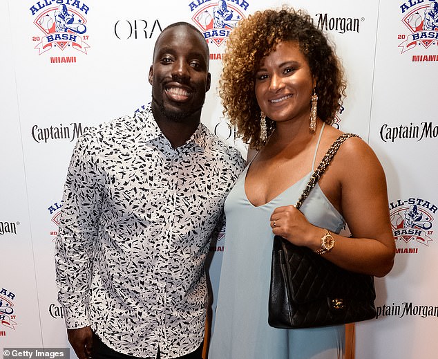 Davisova bivša supruga Megan Harpe sugerirala je da pati od CTE-a. 