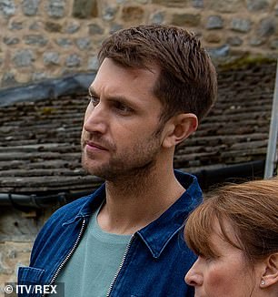 Upoznali su se igrajući braću na sapunici ITV, a Kris je glumio Lee Posner ....