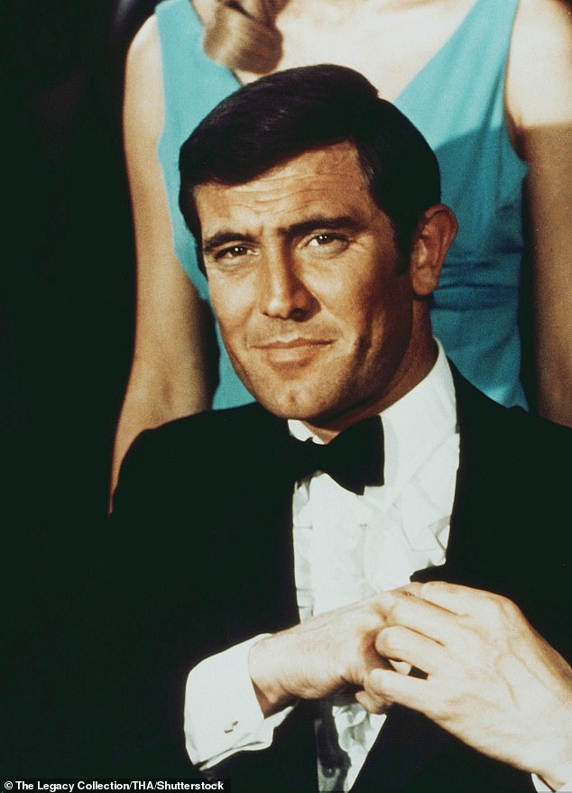 Prošlo je više od 50 godina otkako je Lazenby odgovarao kao James Bond u njezinom Veličanstvu tajne službe-njegov usamljeni okret kao ikonični špijun sat, ali bivši srčanik je i dalje uspio bljeskati taj šarm o starim školama s brzim osmijehom
